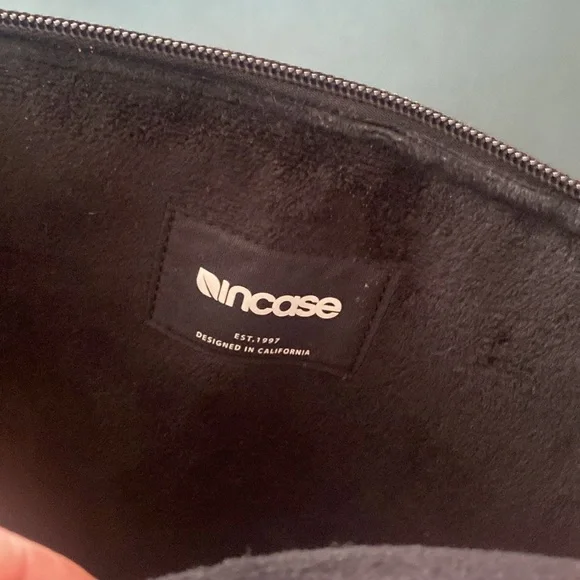 Incase Computer Sleeve - Picture 3 of 3